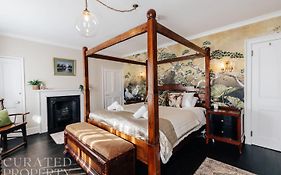 Central Townhouse With Garden & Free Parking